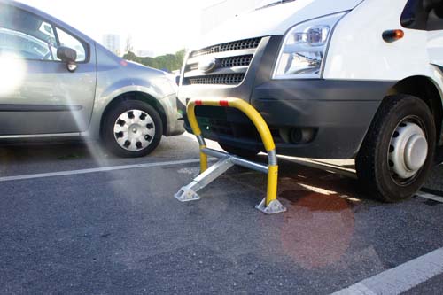 [P-854 758131527] BARRERA DE PARKING STOPCRASH - CON AMORTIGUACIÓN + CERRADURA Ø60 970X650MM